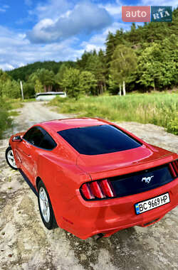 Купе Ford Mustang 2015 в 