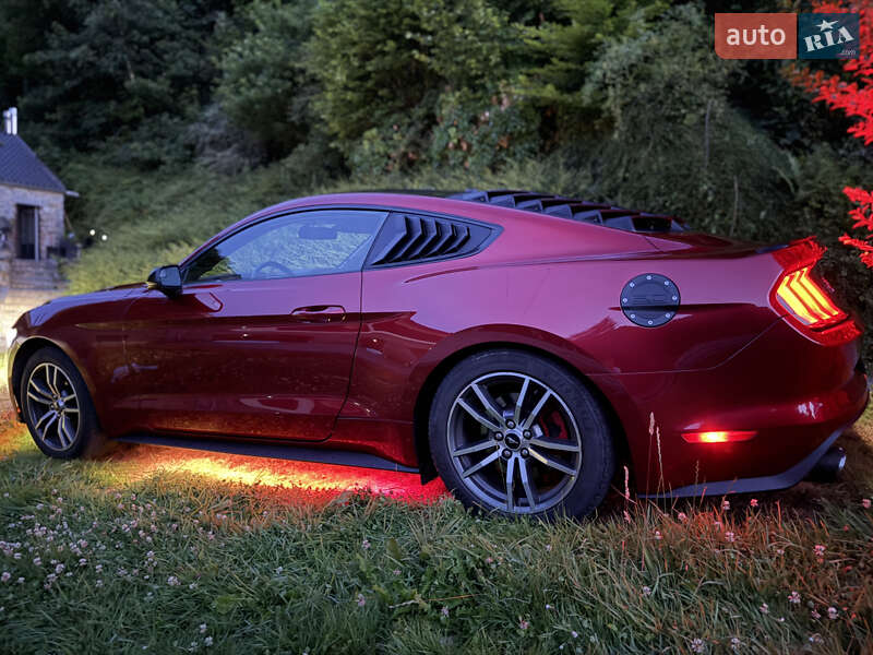 Купе Ford Mustang 2015 в 