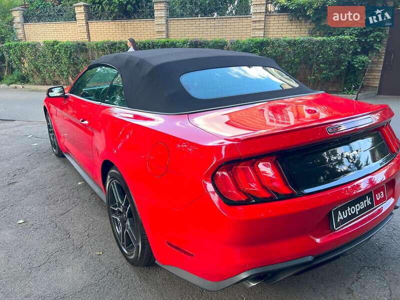 Кабриолет Ford Mustang 2019 в Киеве