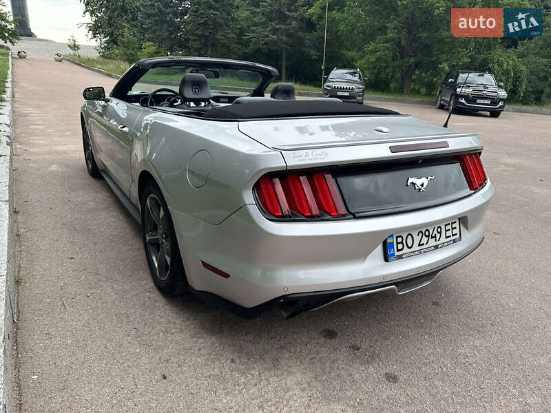 Кабриолет Ford Mustang 2015 в Житомире