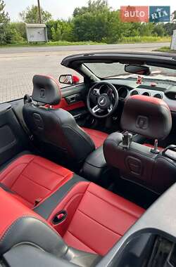 Кабриолет Ford Mustang 2016 в 
