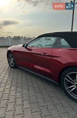 Кабриолет Ford Mustang 2016 в 