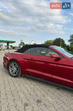Кабриолет Ford Mustang 2016 в 