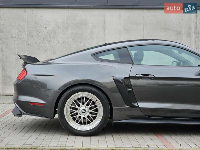 Купе Ford Mustang 2016 в Киеве
