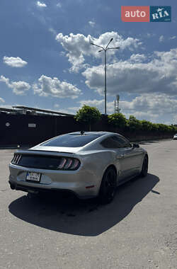Купе Ford Mustang 2021 в 
