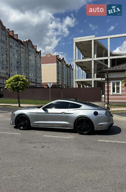 Купе Ford Mustang 2021 в 