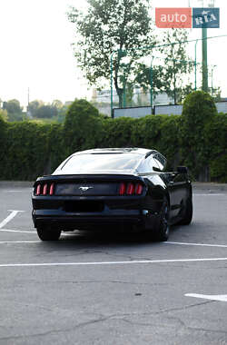 Купе Ford Mustang 2015 в 