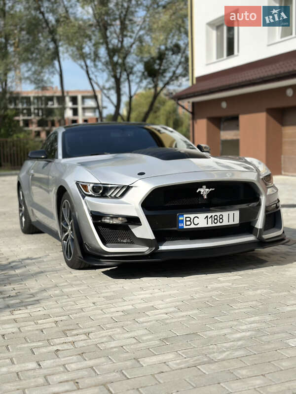 Купе Ford Mustang 2016 в Львове