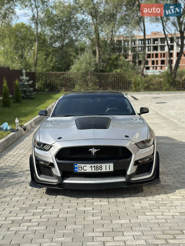Купе Ford Mustang 2016 в Львове
