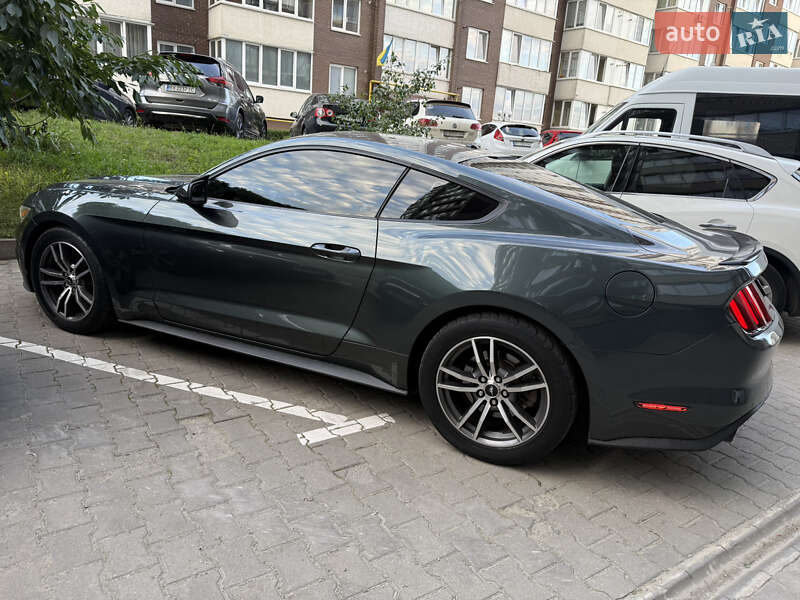 Купе Ford Mustang 2015 в 