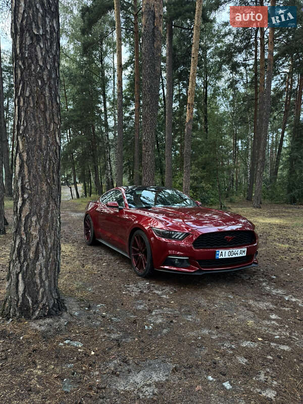 Купе Ford Mustang 2015 в 