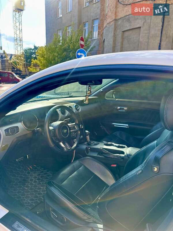 Купе Ford Mustang 2015 в Киеве фото 6 Купе Ford Mustang 2015 в Киеве