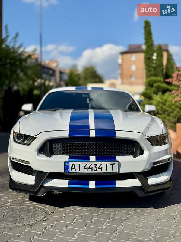 Купе Ford Mustang 2015 в Киеве фото 3 Купе Ford Mustang 2015 в Киеве