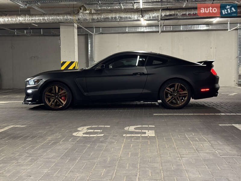 Купе Ford Mustang 2015 в Львове