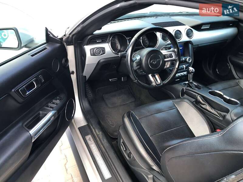 Кабриолет Ford Mustang 2016 в Киеве