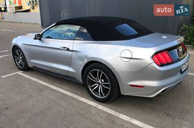 Кабриолет Ford Mustang 2016 в 