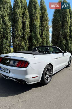 Кабриолет Ford Mustang 2016 в 