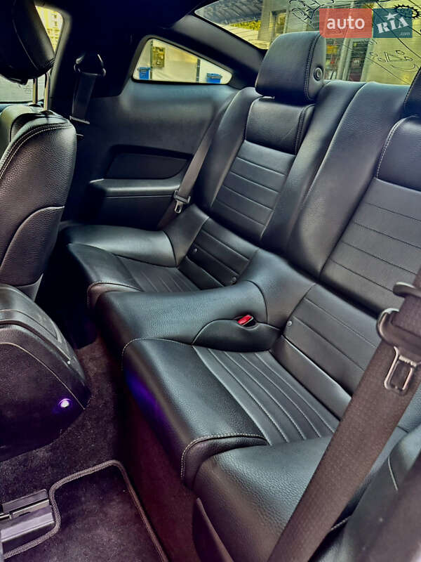 Купе Ford Mustang 2011 в Львове