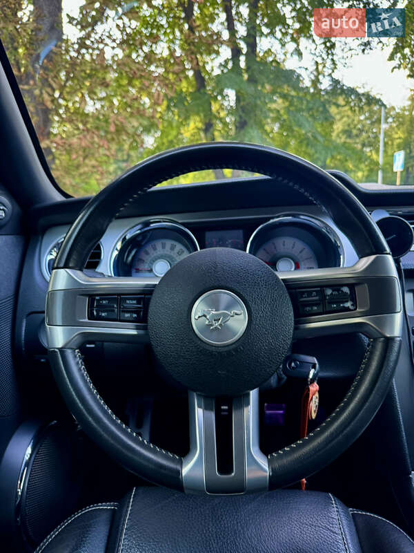 Купе Ford Mustang 2011 в Львове