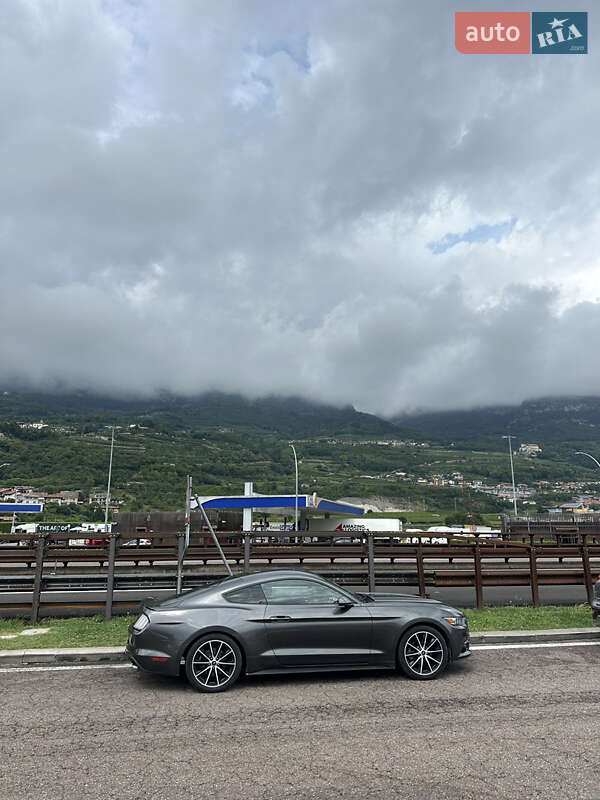 Купе Ford Mustang 2016 в Киеве фото 33 Купе Ford Mustang 2016 в Киеве