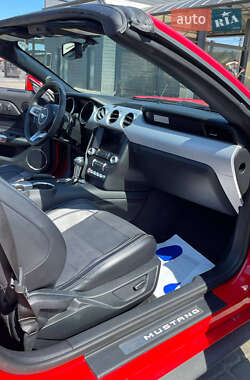 Кабриолет Ford Mustang 2015 в 