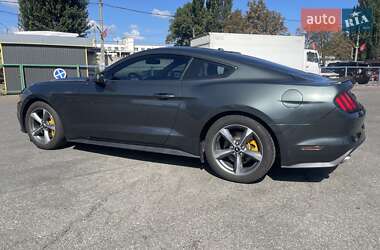 Купе Ford Mustang 2015 в 