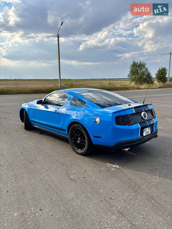 Купе Ford Mustang 2011 в Вознесенске