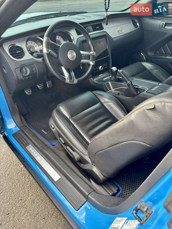 Купе Ford Mustang 2011 в Вознесенске