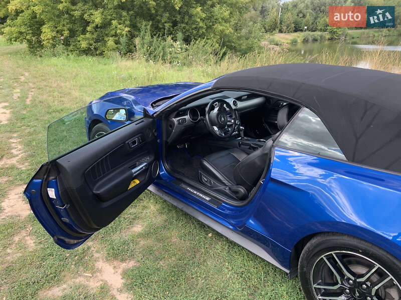 Кабриолет Ford Mustang 2018 в Киеве