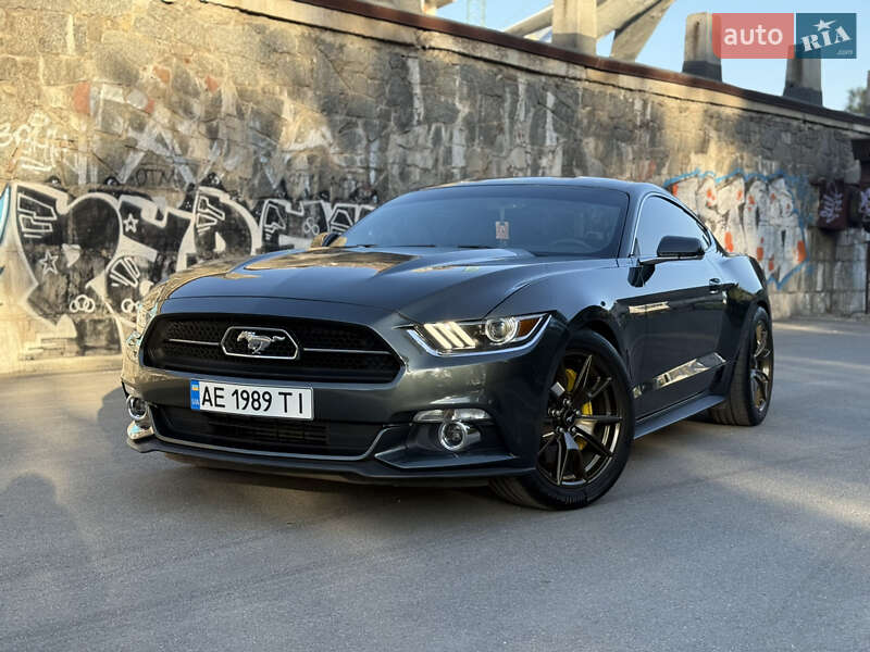 Купе Ford Mustang 2015 в 