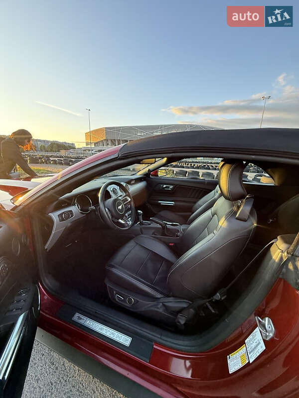 Кабриолет Ford Mustang 2016 в Львове