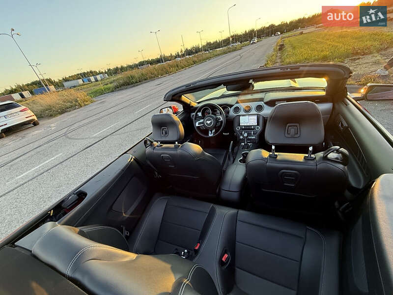 Кабриолет Ford Mustang 2016 в Львове