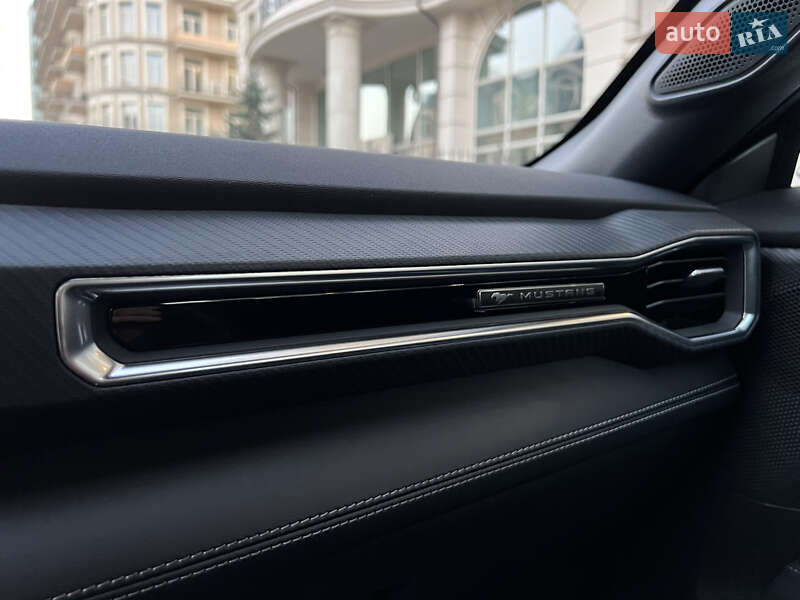 Кабриолет Ford Mustang 2024 в Киеве