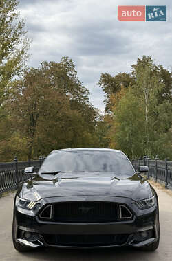 Купе Ford Mustang 2015 в 