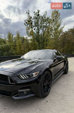 Купе Ford Mustang 2015 в 