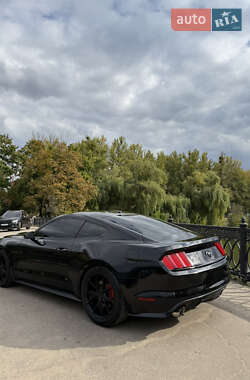 Купе Ford Mustang 2015 в 
