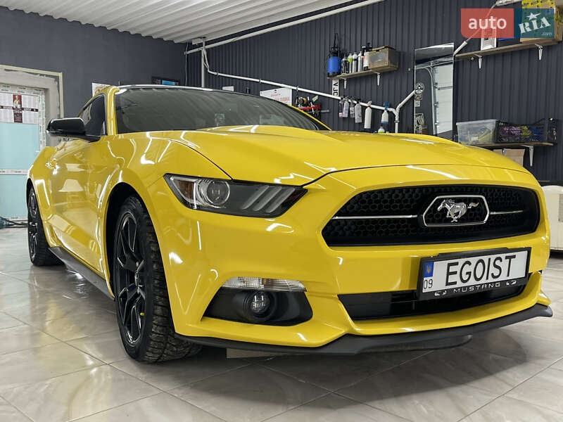 Купе Ford Mustang 2015 в Снятине