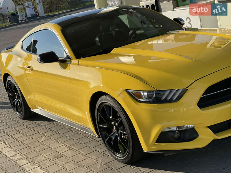 Купе Ford Mustang 2015 в Снятине