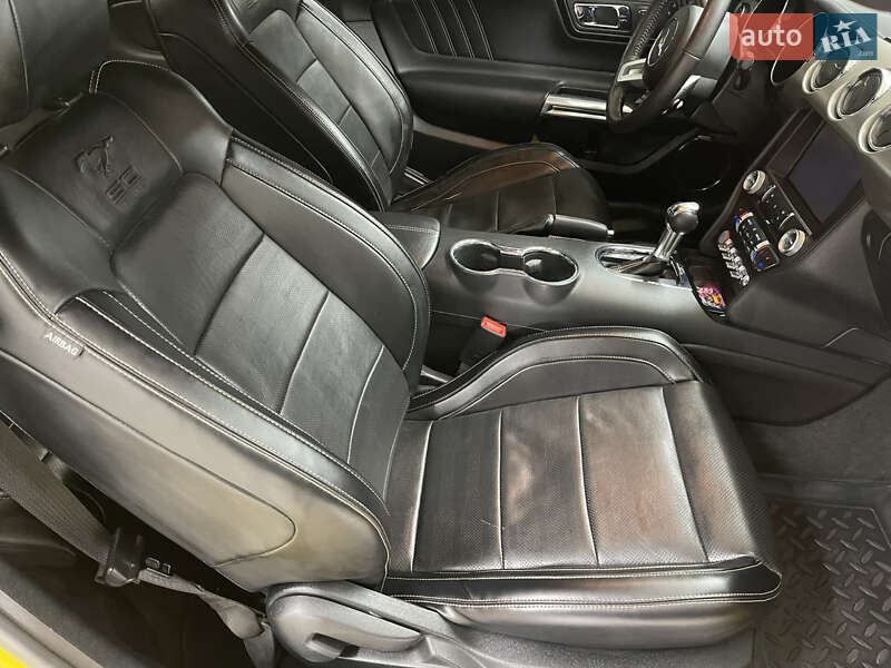 Купе Ford Mustang 2015 в Снятине