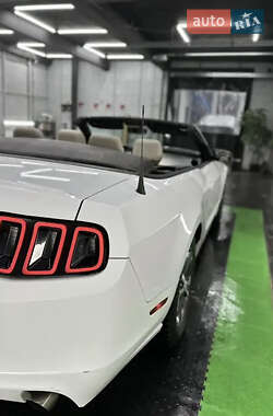 Кабриолет Ford Mustang 2014 в 
