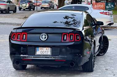 Купе Ford Mustang 2013 в 