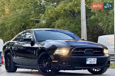 Купе Ford Mustang 2013 в 