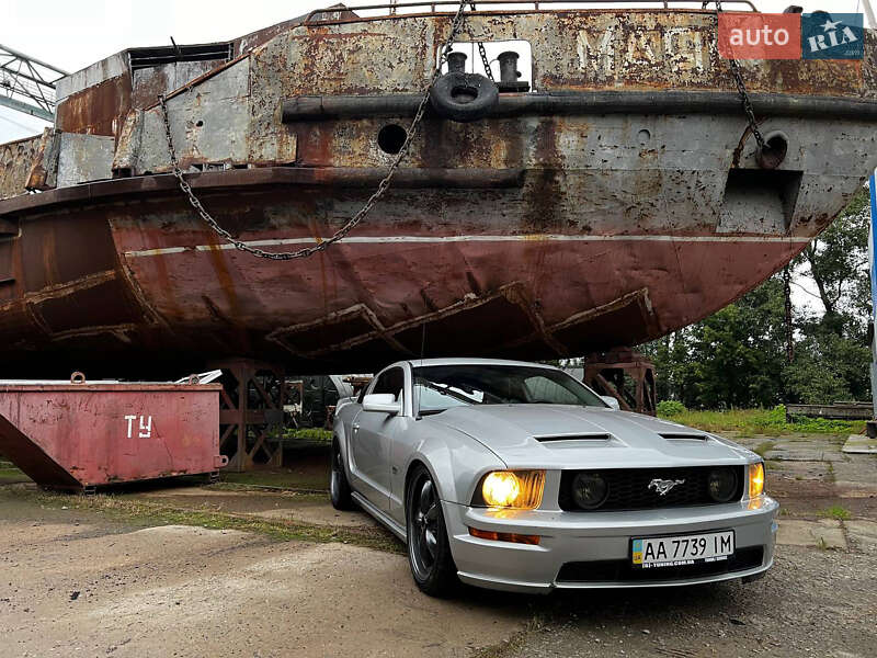 Купе Ford Mustang 2005 в 