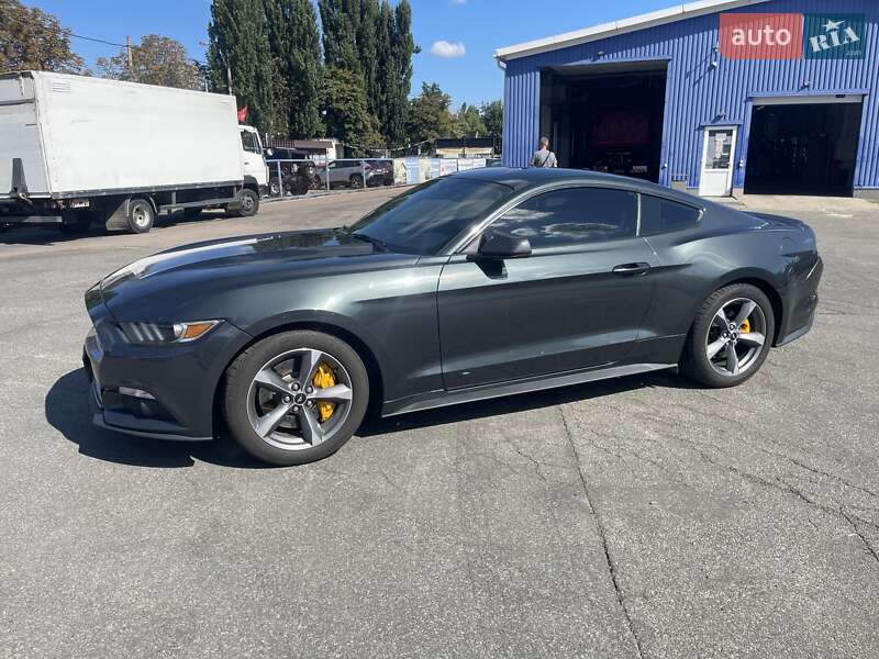 Купе Ford Mustang 2015 в Киеве