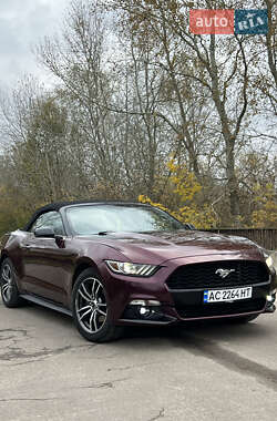 Кабриолет Ford Mustang 2016 в 