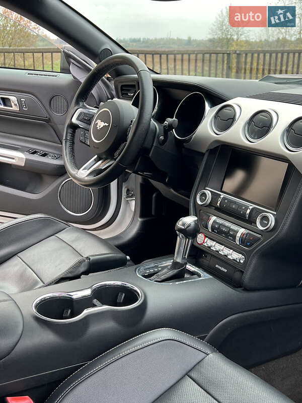 Кабріолет Ford Mustang 2016 в Рівному