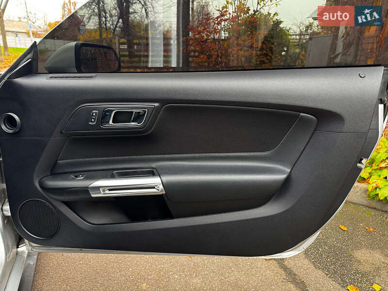 Купе Ford Mustang 2017 в Киеве фото 26 Купе Ford Mustang 2017 в Киеве