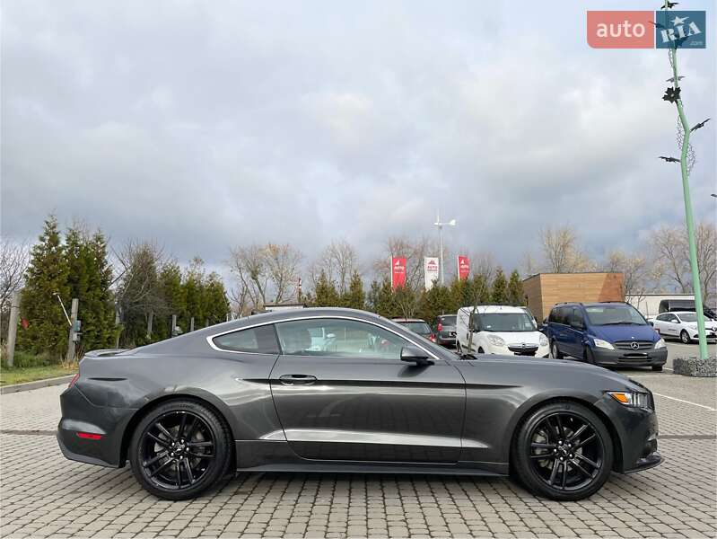 Купе Ford Mustang 2016 в Львові