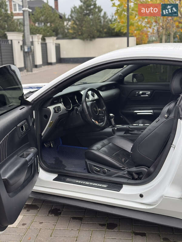 Купе Ford Mustang 2015 в Києві фото 7 Купе Ford Mustang 2015 в Києві