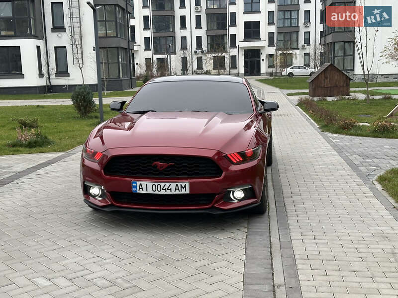 Купе Ford Mustang 2015 в Киеве фото 3 Купе Ford Mustang 2015 в Киеве
